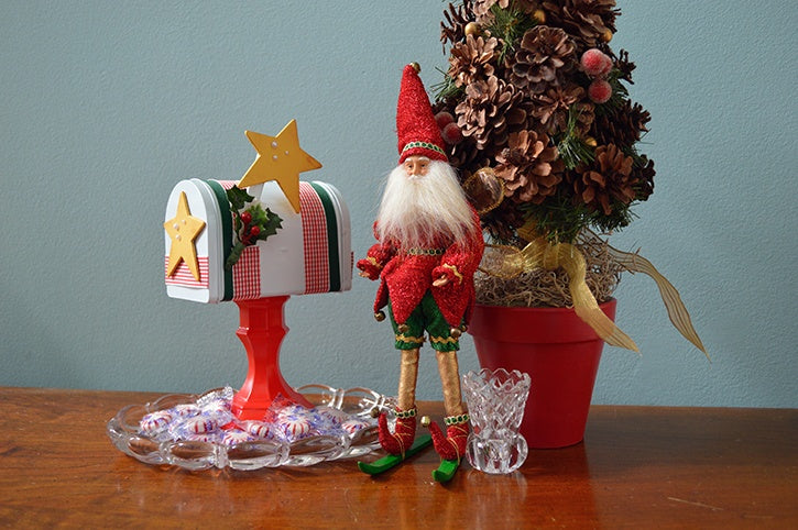 Elf Mail Box – Glue Dots