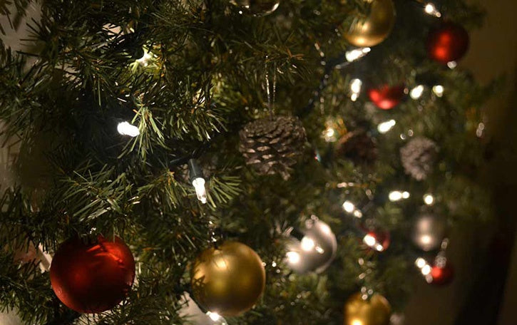 Glue Dots® Flexible Hang Tab Christmas Tree by Isabelle LaRue