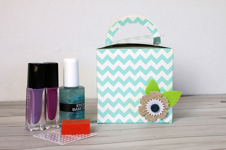 Easy Gift Wrap & Manicure Set